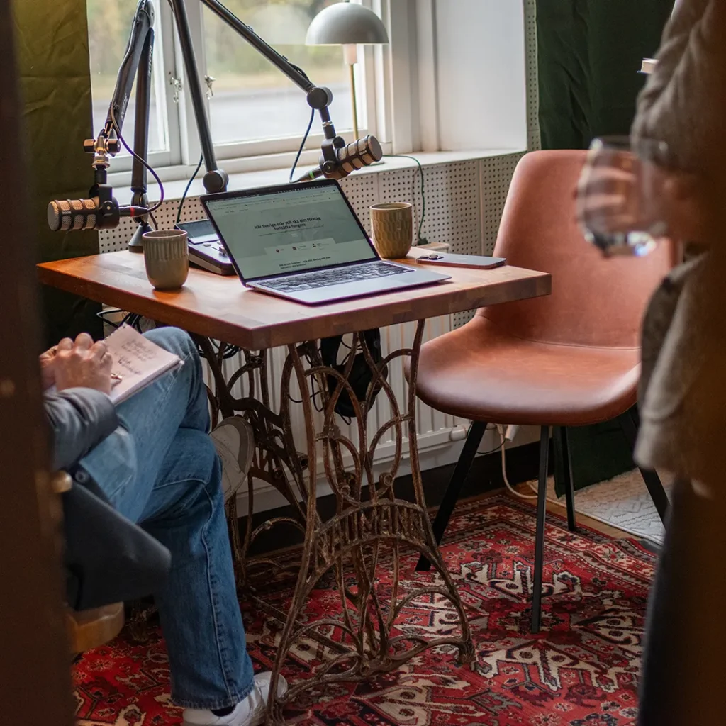 En av flera miljöer för podcastinspelning på podcast och videostudion The Content Factory. (Foto: Atelje Mases)